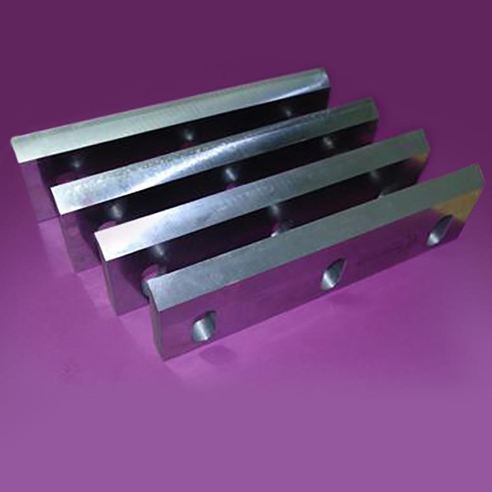 Knife for shredding waste plastic