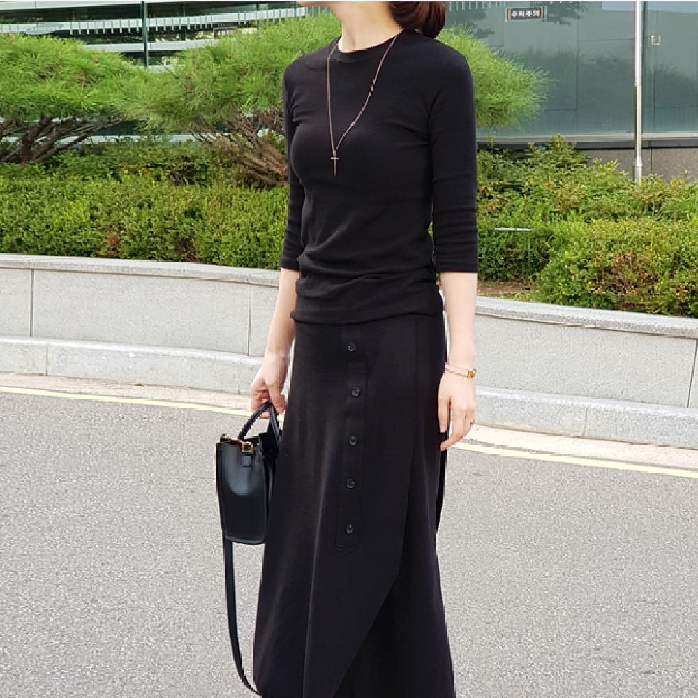 ANAIS’s Unbalanced Button Skirt