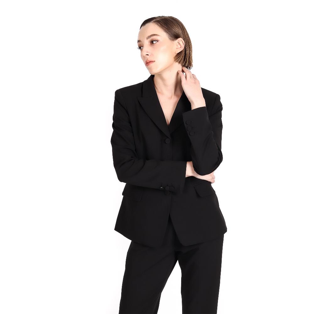 THREE BUTTON SINGLE SUIT