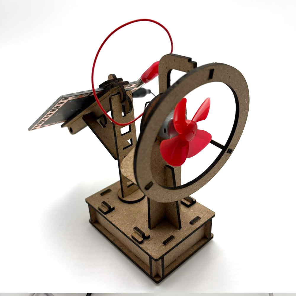 Portable combinable solar charger SolarBrick GEN4